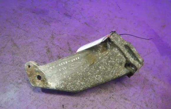 Ford Sierra Engine mounting bracket 85HF6030AA