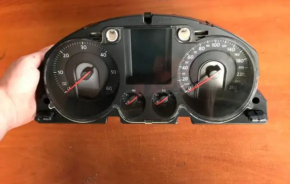 Volkswagen PASSAT B6 Speedometer (instrument cluster) 3C0920871