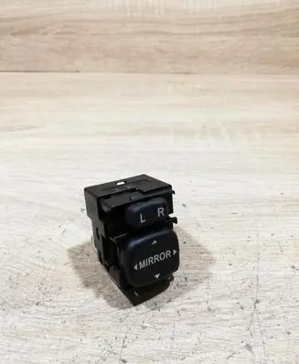 Toyota Yaris Wing mirror switch 183574