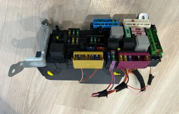 Mercedes-Benz E W212 Fuse box set 2129009922 A2129009922 5DK011023