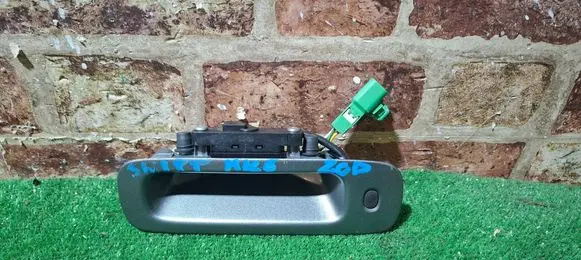 Suzuki Swift II Tailgate trunk handle 8285162JB 82851810
