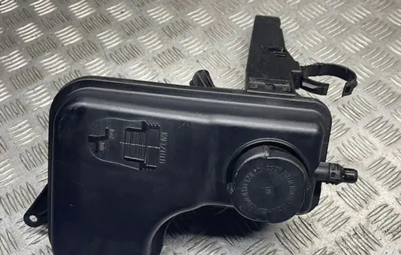 BMW 5 E60 E61 Coolant expansion tank/reservoir 10617210 7785560