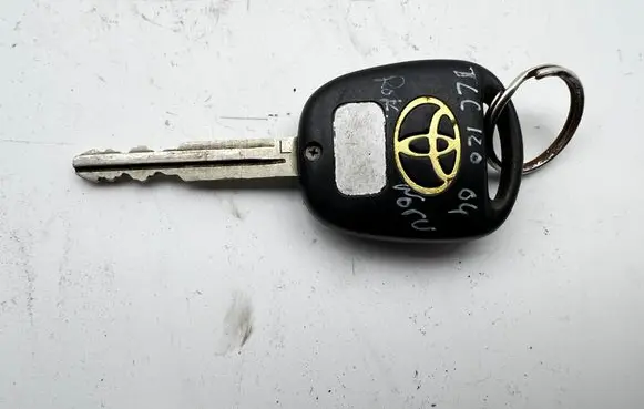 Toyota Land Cruiser (J120) Ignition key/card
