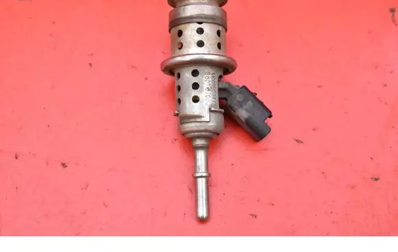 Peugeot 508 RXH Fuel injector 9801187080