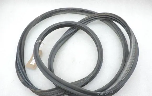 Toyota Yaris XP210 Trunk rubber seal (body) 67881K0010
