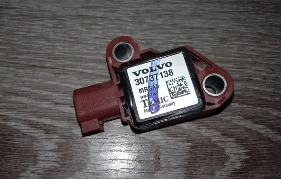Volvo V50 Airbag deployment crash/impact sensor 30737138