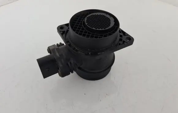 Skoda Octavia Mk2 (1Z) Mass air flow meter 0281002531 038906461B