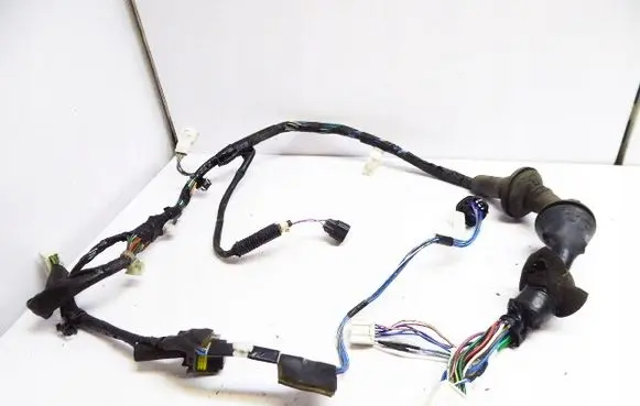 Toyota Avensis T220 Front door wiring loom/harness boot 82152-05310