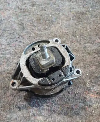 BMW 4 F32 F33 Engine mount bracket 6856183