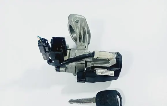 Toyota Corolla E120 E130 Ignition lock 45020024