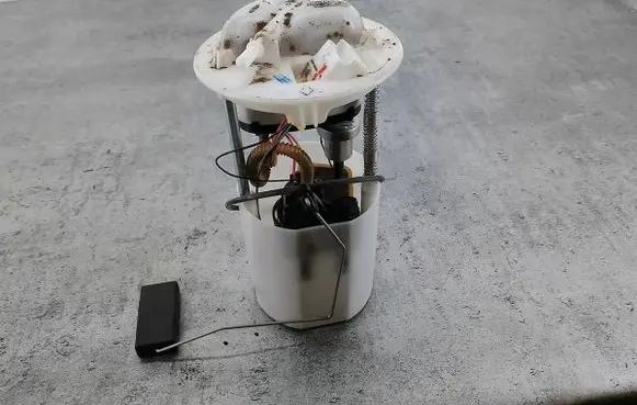 Suzuki Swift I In-tank fuel pump 15100-72J01