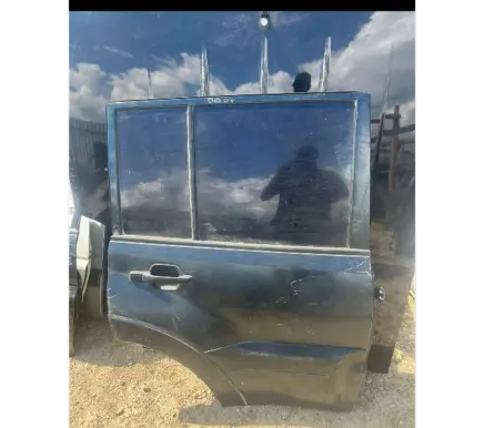 Mitsubishi Pajero Rear door