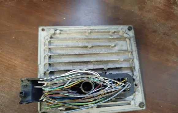Ford Focus Engine control unit/module 7M5112A650AZA 7M51-12A650-AZA