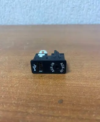 BMW 3 F30 F35 F31 AUX in-socket connector 169593 1566