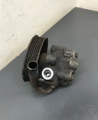 KIA Carens I Power steering pump