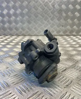Volkswagen PASSAT B5 Power steering pump 8D0145155Q