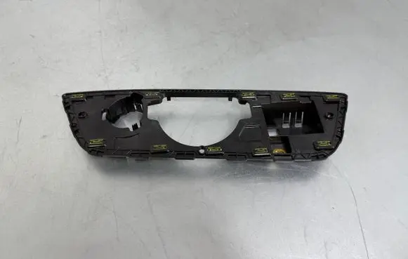Audi Q7 4M Dash center speaker frame 4M1857736