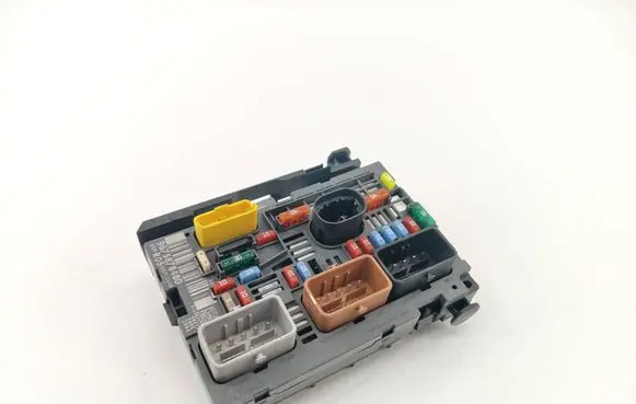 Peugeot 308 Fuse module 9675878480