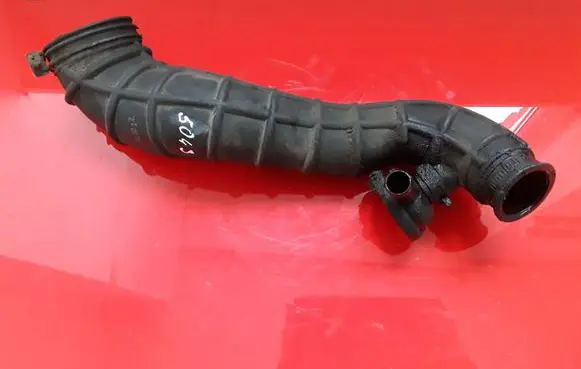 Hyundai Trajet Turbo air intake inlet pipe/hose 2813927101