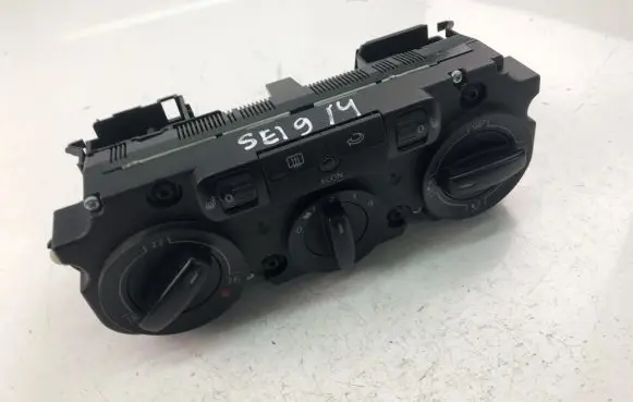 Volkswagen Golf V Interior fan control switch 537011CF