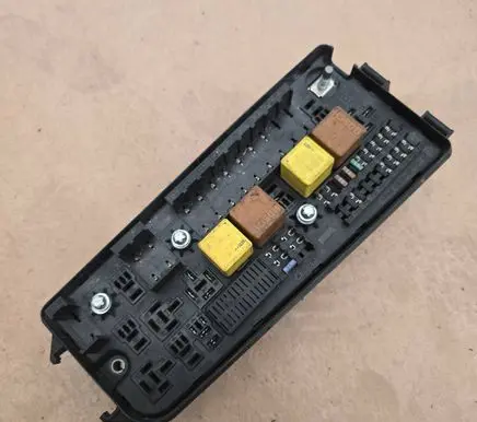 Opel Vectra C Fuse module 13112917 00030694 519035018