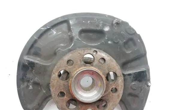 Mercedes-Benz E W212 Front wheel hub A2044211220