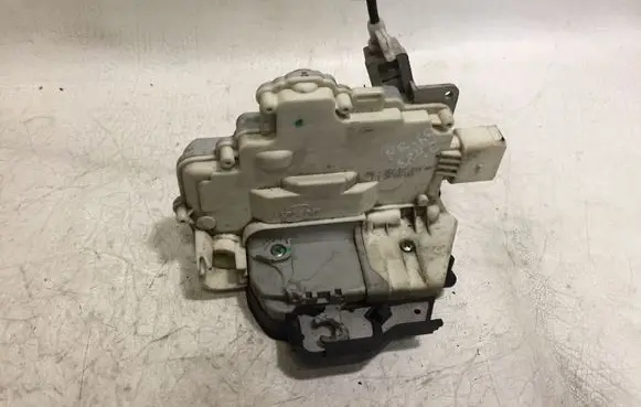 Audi A4 S4 B7 8E 8H Front door lock 8E2837016AA