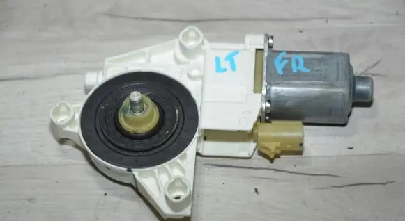 Fiat Freemont Rear door window regulator motor 0130822475