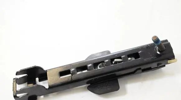 Volkswagen Touareg I Seat belt height adjuster 7L0857819J