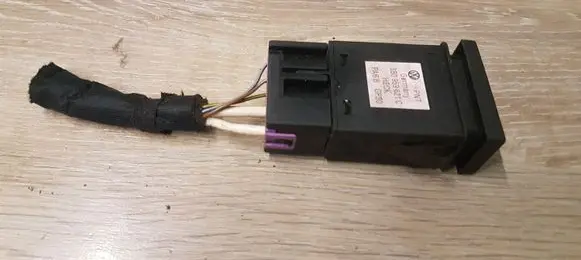 Volkswagen PASSAT B5 Windscreen/window heater switch 3B0959621C