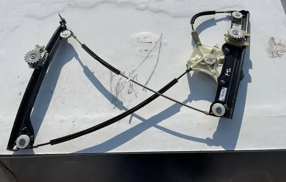 BMW 6 F12 F13 Front door window regulator with motor 7303785 97501002 02181281