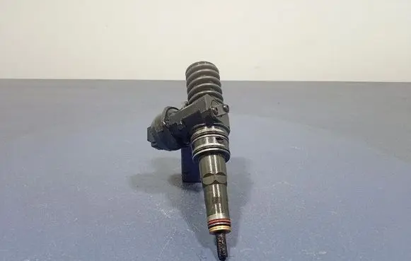 Audi A4 S4 B6 8E 8H Fuel injector 038130073BH