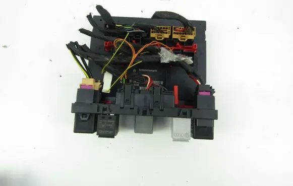 Volkswagen PASSAT B6 Central body control module 3C0937049J