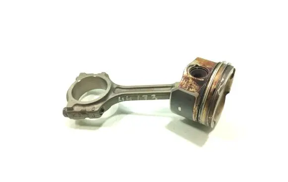 Nissan Qashqai Piston with connecting rod 