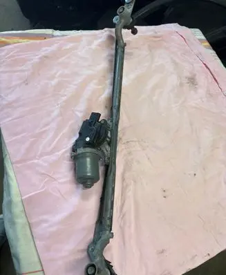 Mini One - Cooper F56 F55 Front wiper linkage and motor 7419787 AV1590607693