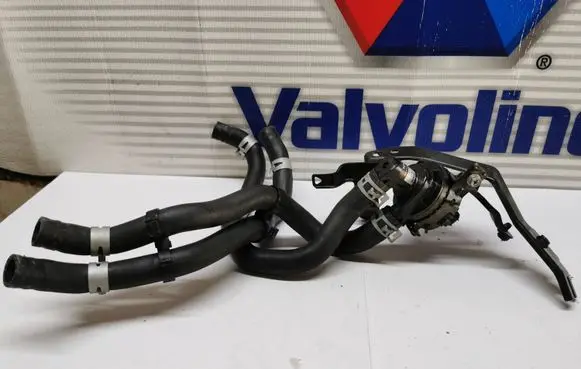 Toyota RAV 4 (XA40) Electric auxiliary coolant/water pump 0641001301 8828022080