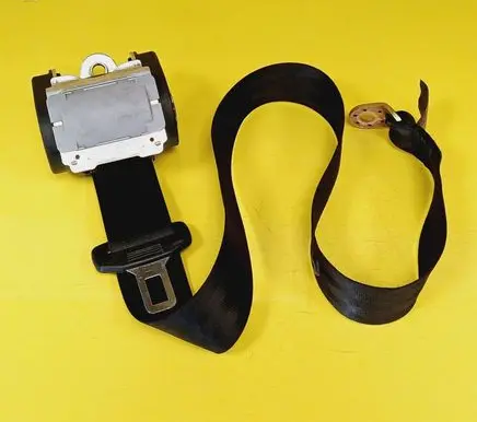 Rear seatbelt
