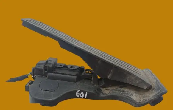 Volkswagen Jetta V Accelerator throttle pedal 1K1721503P