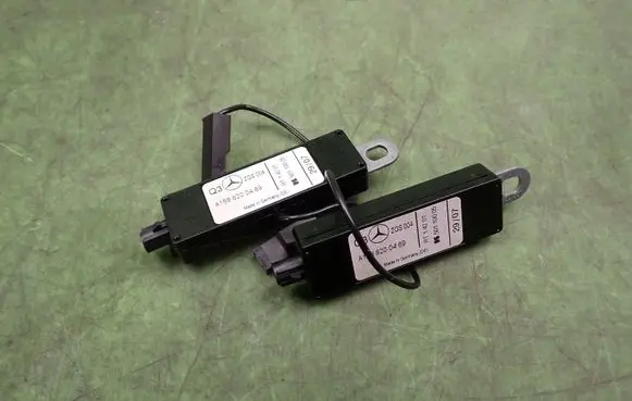 Mercedes-Benz B W245 Aerial antenna amplifier A1698200489