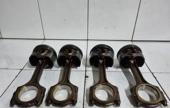 Opel Astra J Piston 