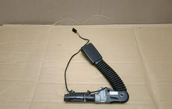 BMW 6 E63 E64 Front seatbelt buckle 6982525