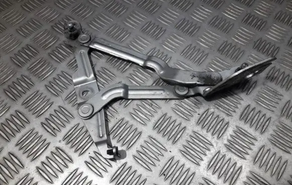 Audi A4 S4 B5 8D Tailgate/trunk/boot hinge 8d5827301c