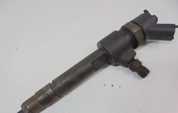 Opel Vectra C Fuel injector 0445110165