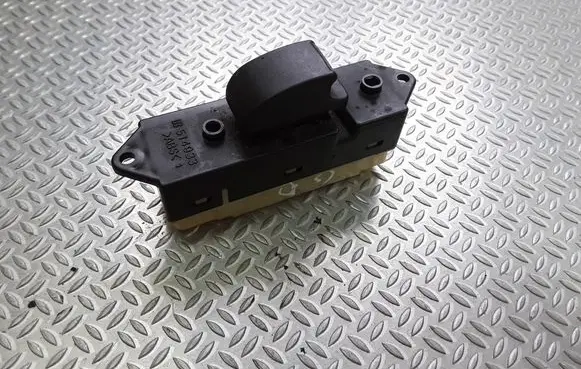 Mitsubishi Grandis Electric window control switch 8608A023