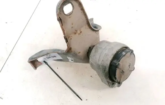 Ford Focus Engine mount bracket