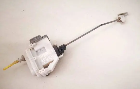 Volkswagen PASSAT B4 Central locking vacuum pump 3A0862153