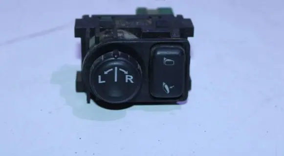 Nissan Qashqai Wing mirror switch