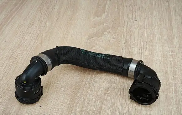 BMW 5 G30 G31 G38 Engine coolant pipe/hose 8602613