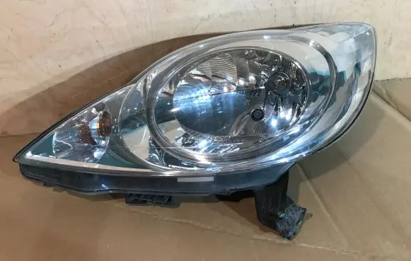 Peugeot 107 Headlight/headlamp 811700H030 0389532456 89532456