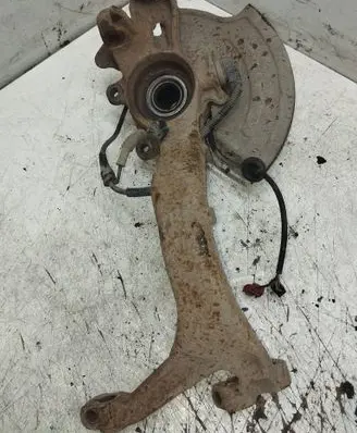Volkswagen PASSAT B5.5 Front wheel hub spindle knuckle 